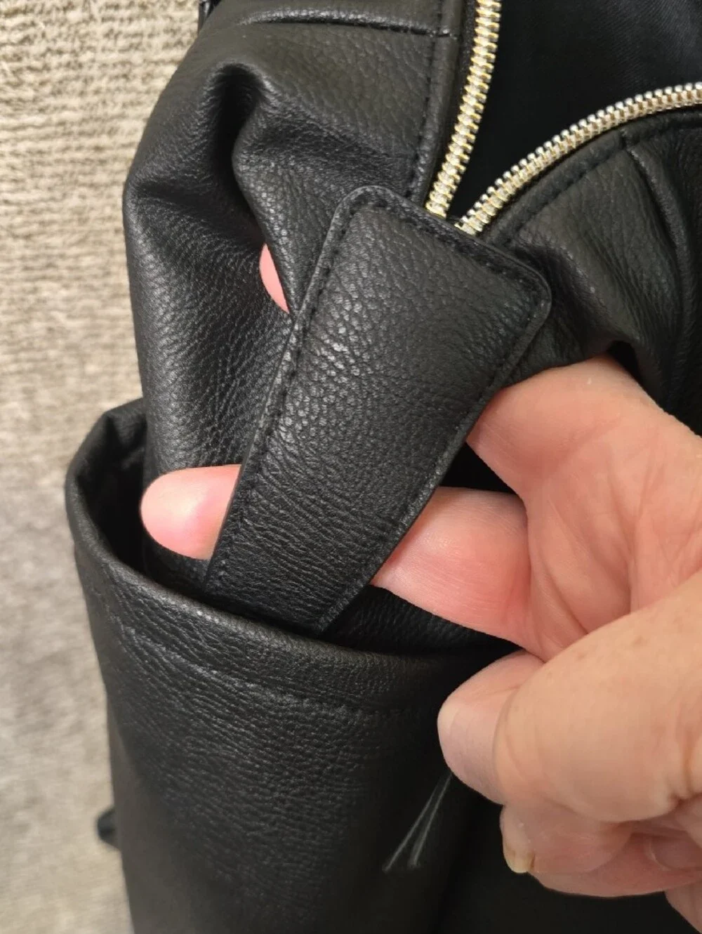 Universal Thread shoulder hardware tone